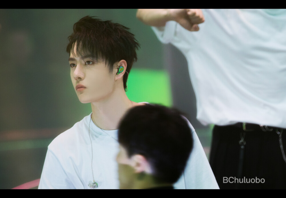 210717乐华十二周年演唱会uniq王一博73crlogo