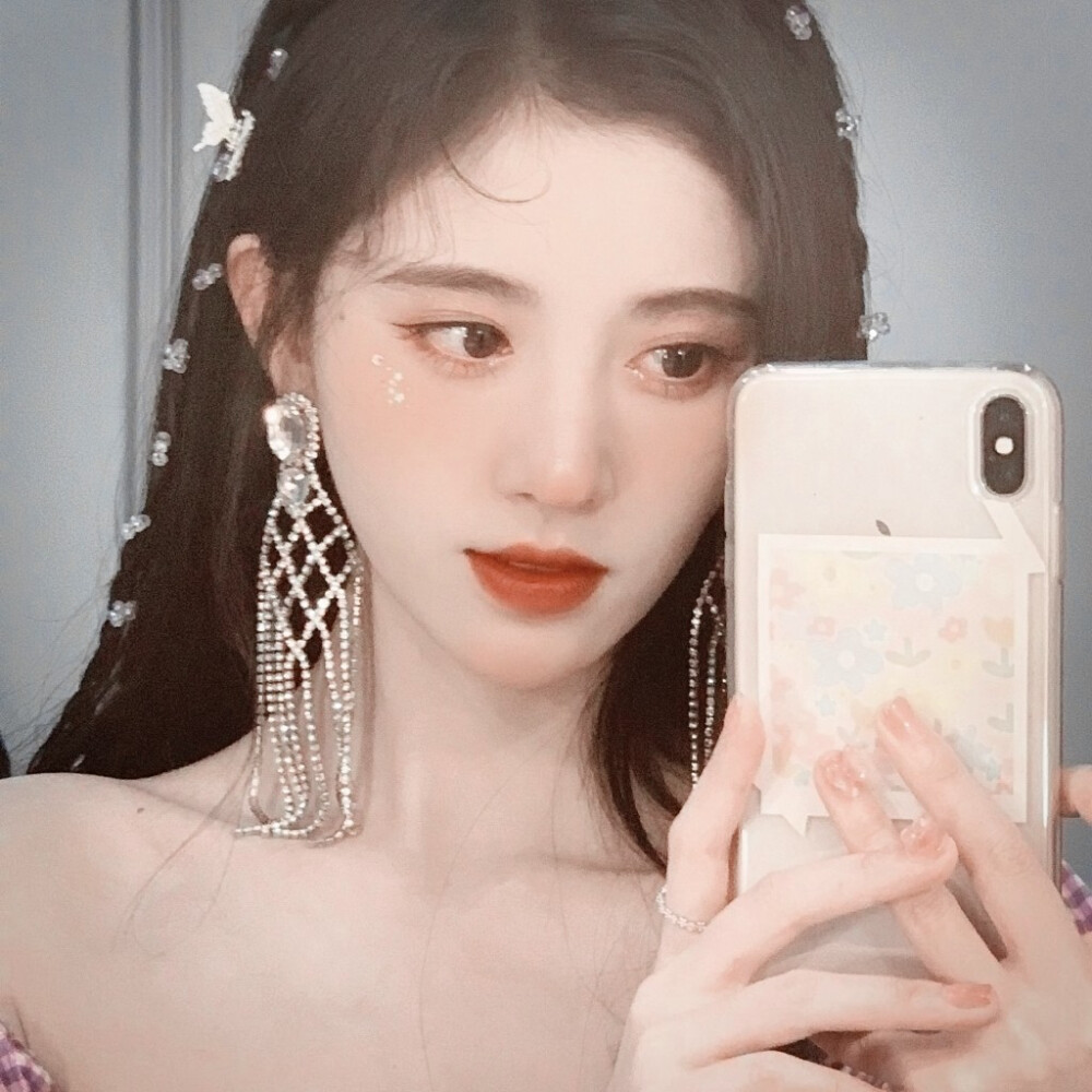 趁着月色轻轻，我带你去吹吹风.
