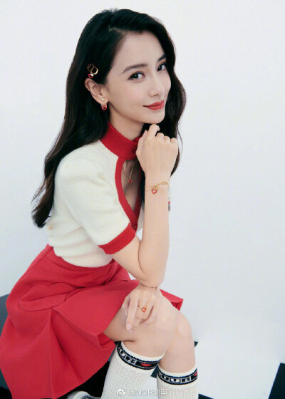 【侵权删】这里是Angelababy（杨颖）的美图啦~可甜可盐可飒你值得拥有哦！
我在豆蔻年华遇见你，想要陪你好多好多年。（图源很广，带水印，只是个人集baby美图）