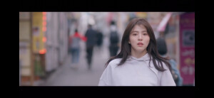 《无法拒绝的他》漫改韩剧，宋江还有韩素希都绝美，好好看！女主还蛮贴合原设定的，男主可能就没有原设定的那么酷，少了一点高冷不羁的感觉，但是也很不错！演出自己的感觉了，女主抽烟那段真的好拽啊！我之前看过原漫画，画风不是特好，但是故事叙述上面很吸引人，推荐你们看漫画，再来看剧。