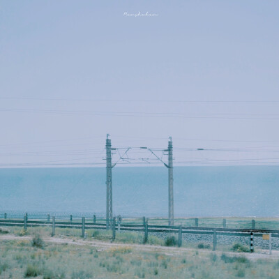 “我站在湖边，以为我站在海边”
云，海与花朵
图源微博任水寒
