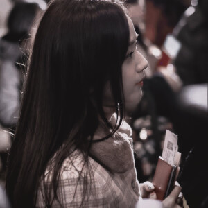 
    ：眉眼里的万千星辰

  /金智秀 /
原 NyongAn103