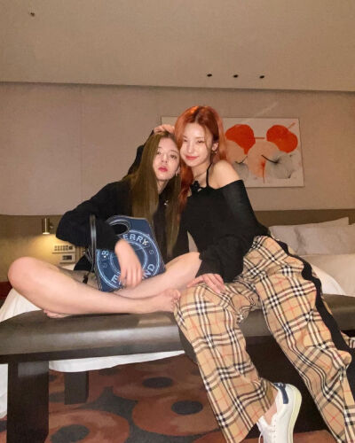 Lia & 黄礼志