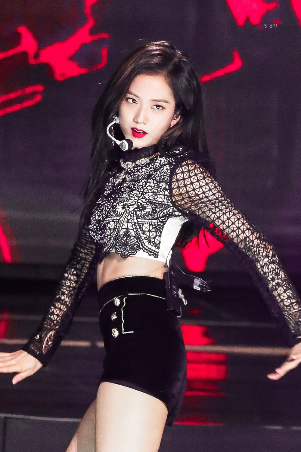 
jisoo 