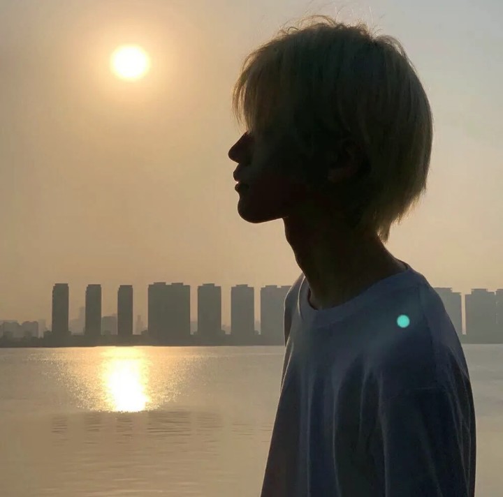 晚霞男生头像