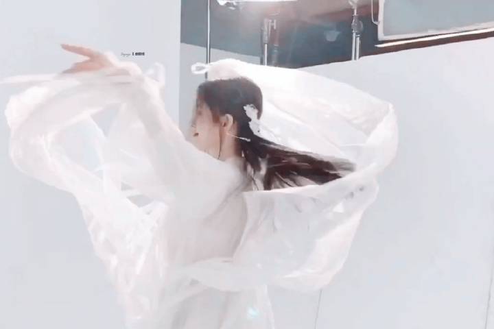 鞠婧祎┊“你藏在手机里，是我触手可及的遥不可及”❤️