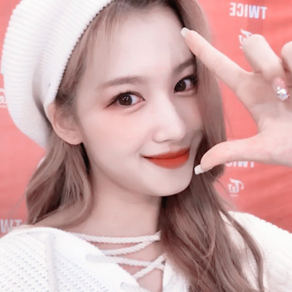 喜欢海，喜欢花 喜欢日出和日落，浪漫的年纪别活的太无趣。