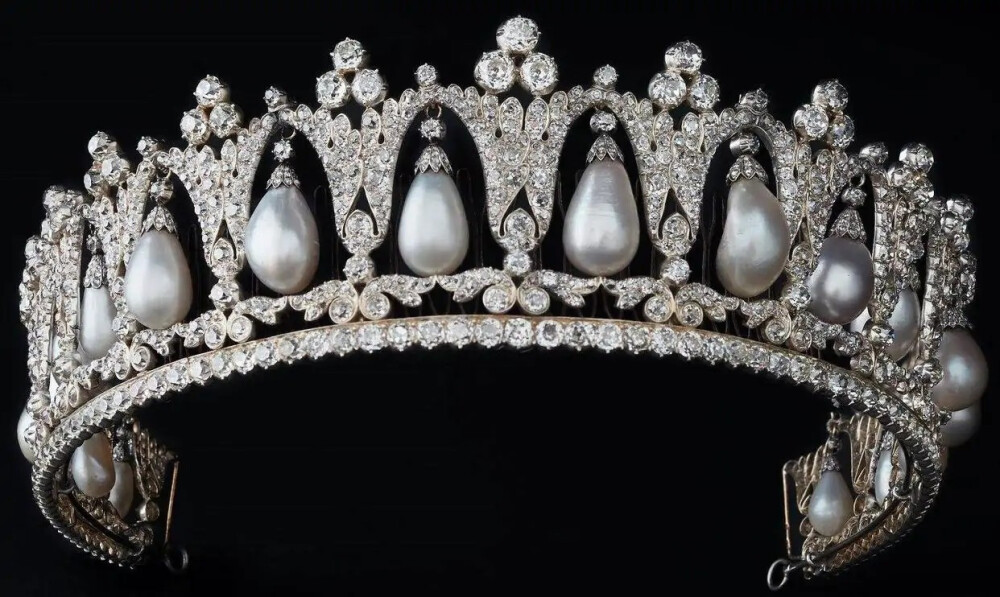 丹麦王室“珍珠泪”王冠：Danish Pearl Poiré Tiara