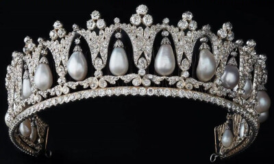 丹麦王室“珍珠泪”王冠：Danish Pearl Poiré Tiara