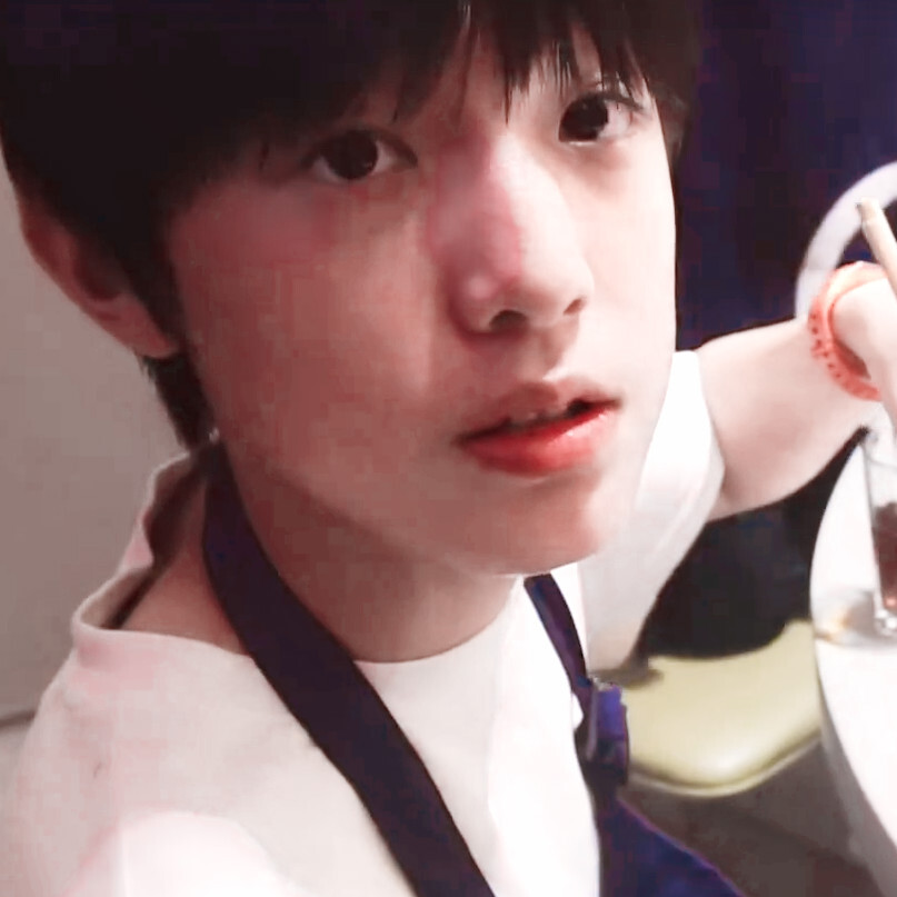 【TF家族三代张泽禹】
张泽禹头像.张小宝.
[抱图点赞&收藏专辑 二传注明]