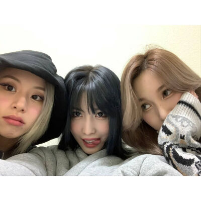 孙彩瑛 & Momo & Mina