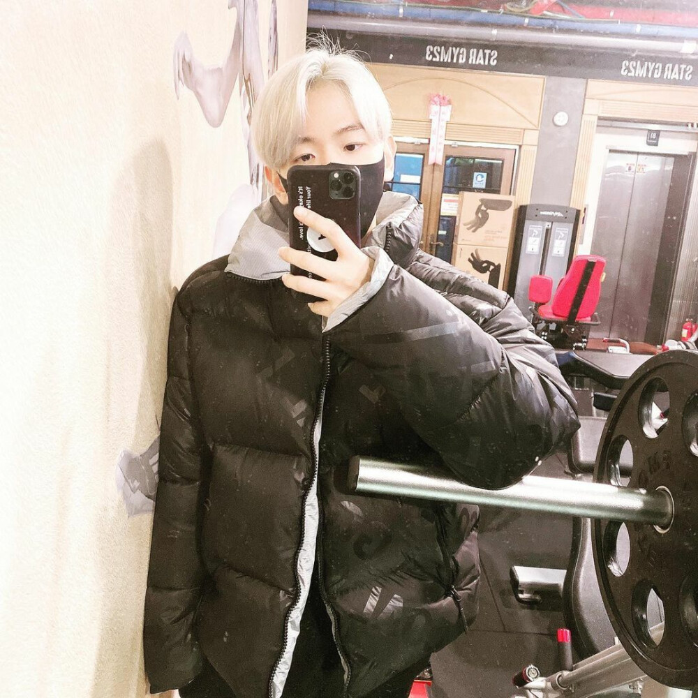 边伯贤 ins 自拍