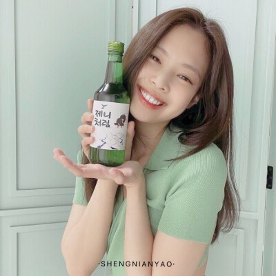 “希望这个夏天 牵手 漫步 看日落 吃冰汽水 我的意思是 和你.” #Jennie
原截沈悸知