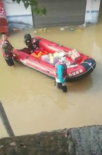 王一博好样的!(身为郑州人的感动……)
我们为你骄傲!河南为你骄傲!
愿平安顺遂!星路璀璨!