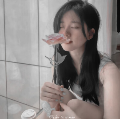 赵露思
dt缤纷兔耳帽