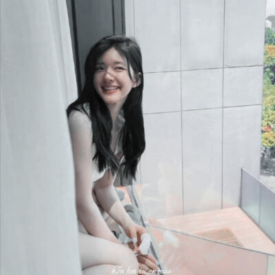 赵露思
dt缤纷兔耳帽