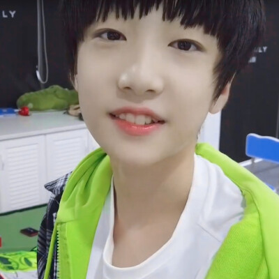 【TF家族三代姚昱辰】
姚昱辰头像.幺儿昱辰.
[抱图点赞&收藏专辑 二传注明]
[重庆夏天©自截自调 请尊重劳动成果]