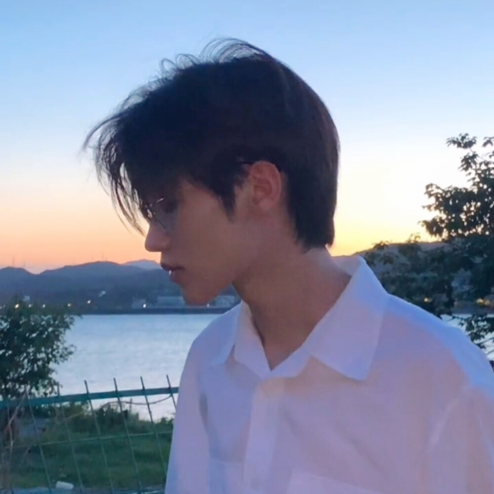 男生头像
沈白潇