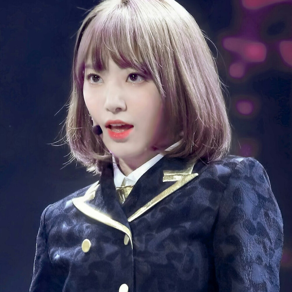 宫脇咲良
cr.cherryflavor_39