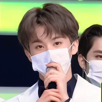 ♪李马克Mark♪
夏天有梅子味的晚风，两三颗啤酒味的星.
截.向怡
二传标注南来.