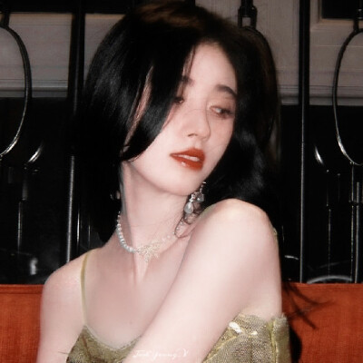 ·鞠婧祎·
“何为美学”