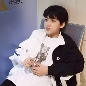 【TF家族三代陈天润】
陈天润头像.
[抱图点赞&收藏专辑 二传注明]
[重庆夏天©自截自调 请尊重劳动成果]