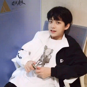 【TF家族三代陈天润】
陈天润头像.
[抱图点赞&收藏专辑 二传注明]
[重庆夏天©自截自调 请尊重劳动成果]