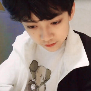 【TF家族三代陈天润】
陈天润头像.
[抱图点赞&收藏专辑 二传注明]
[重庆夏天©自截自调 请尊重劳动成果]