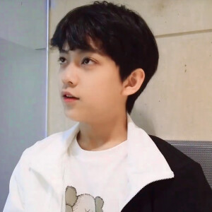 【TF家族三代陈天润】
陈天润头像.
[抱图点赞&收藏专辑 二传注明]
[重庆夏天©自截自调 请尊重劳动成果]