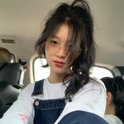 女头可二改
改了dddddddddd