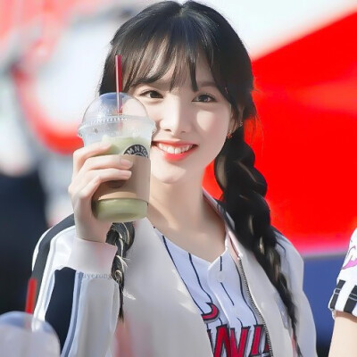 ○● l ▸ 林娜琏
cr.dooooly