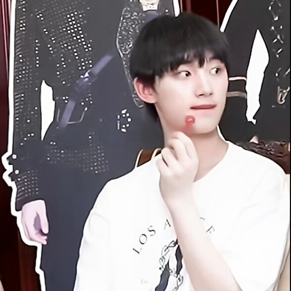 ° 祺鑫情头
二传标明比邻星航迹