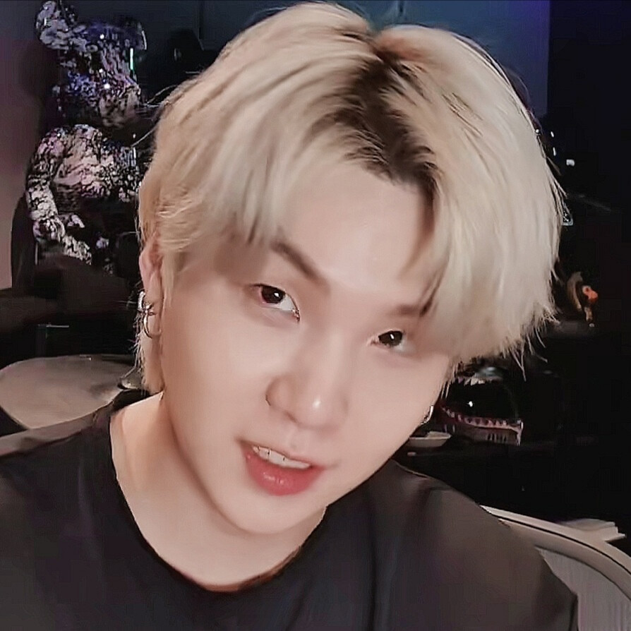 防弹少年团/闵玧其头像
cr.一杯西柚汽水加冰