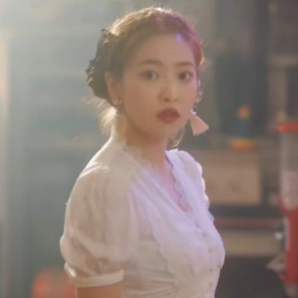 自截。裴珠泫。金艺琳。