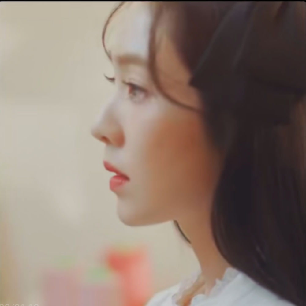 自截。裴珠泫。金艺琳。