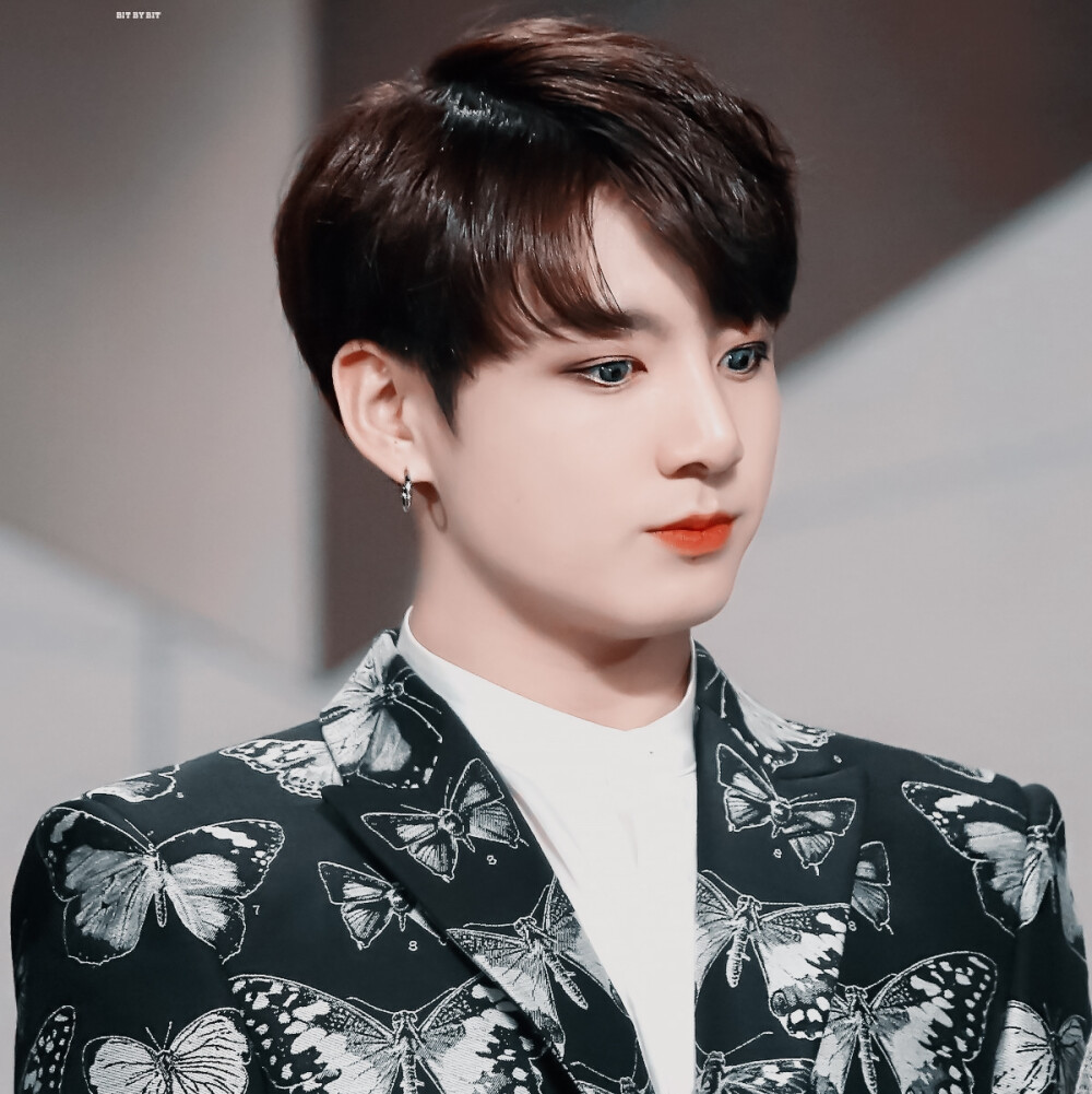 做颗星星，有棱有角，还会发光
Jungkook/田柾国
cr.BITBYBIT_JK‬
背景图cr.林燃
©闵雨汐