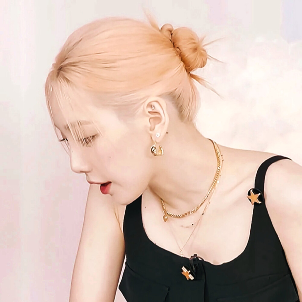 金泰妍
“我步步都回头，山是故人眸，柳是纤纤手，遇你之后步步都难走。”
原截时亦
二传注明沈智秀