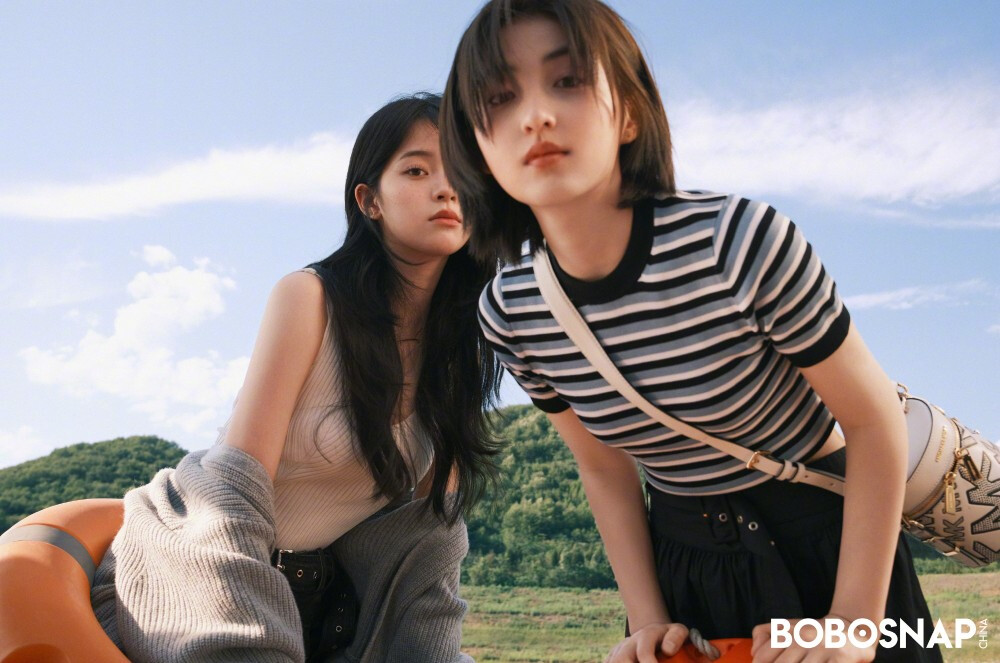 欧阳娜娜 × 张子枫 BOBOSNAP 2021春夏刊封面大片
摄影: Oliverjune 