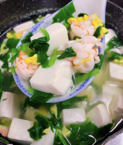 菠菜虾仁鸡蛋豆腐汤