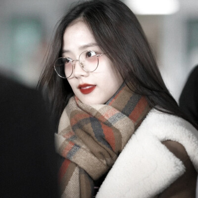 和你。
［TadyDotCom］