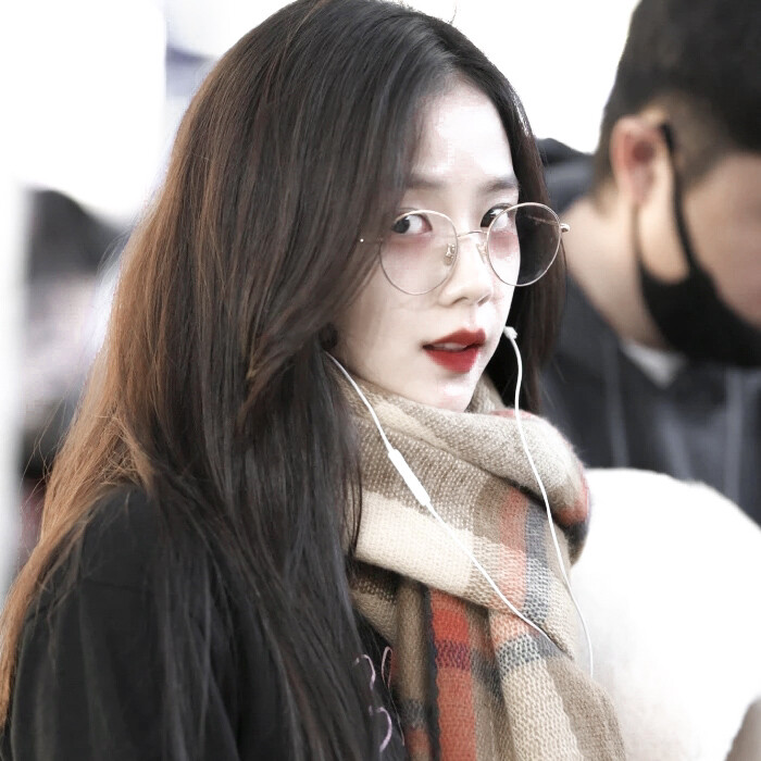 和你。
［TadyDotCom］