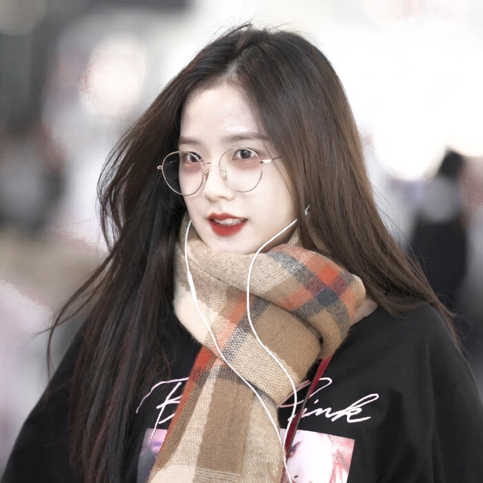 和你。
［TadyDotCom］