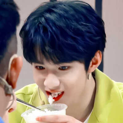 刘耀文
原截陆渝
二传标明是奶珩阿