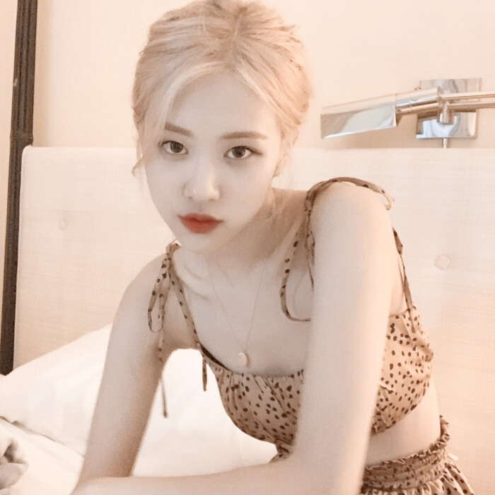 Rosé
二转注明沈北虞
禁二改