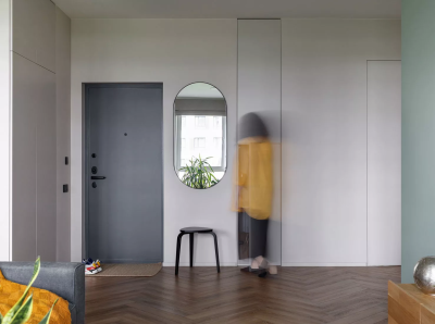 106
KubKvadrat工作室：位于莫斯科一个新住宅区的90平方米。
内部装修是为一对年轻夫妇设计的--到目前为止，未来的托儿所已经被装成了书房。这个空间是由建筑商完成的，有一个孤立的厨房和客厅，小浴室，一个有六个…