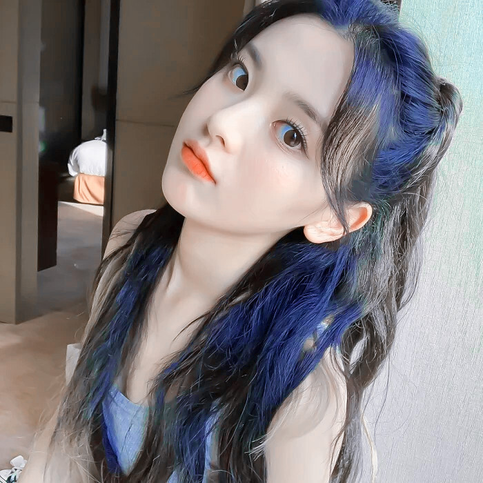 
- ⁷²⁸.《杨超越》
