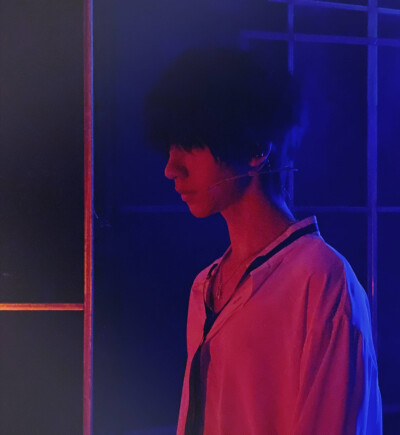 星河周转之下，文艺复兴带来所有光明与炙热。爱意镶嵌与玫瑰之中，浪漫不朽。