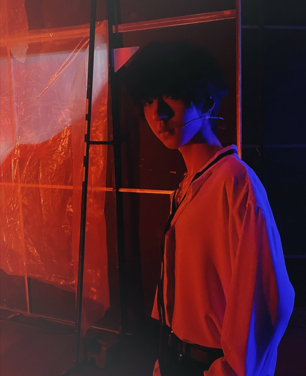 星河周转之下，文艺复兴带来所有光明与炙热。爱意镶嵌与玫瑰之中，浪漫不朽。