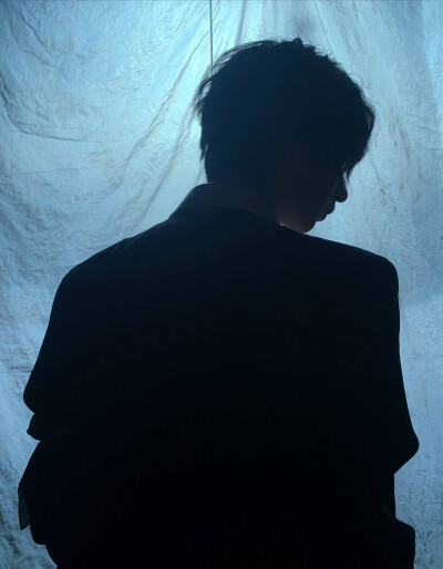 星河周转之下，文艺复兴带来所有光明与炙热。爱意镶嵌与玫瑰之中，浪漫不朽。