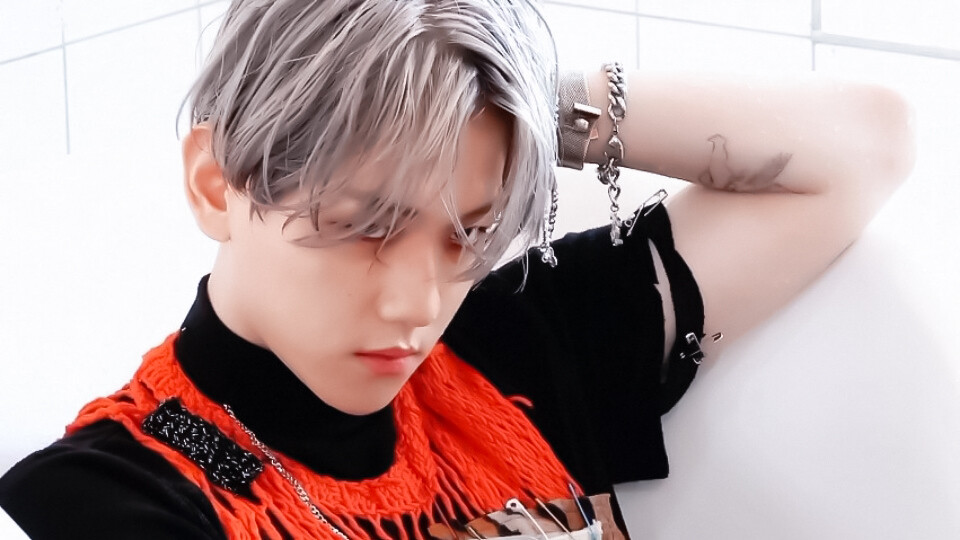 「橙光」边伯贤
侵删｜拿图看默认专辑要求